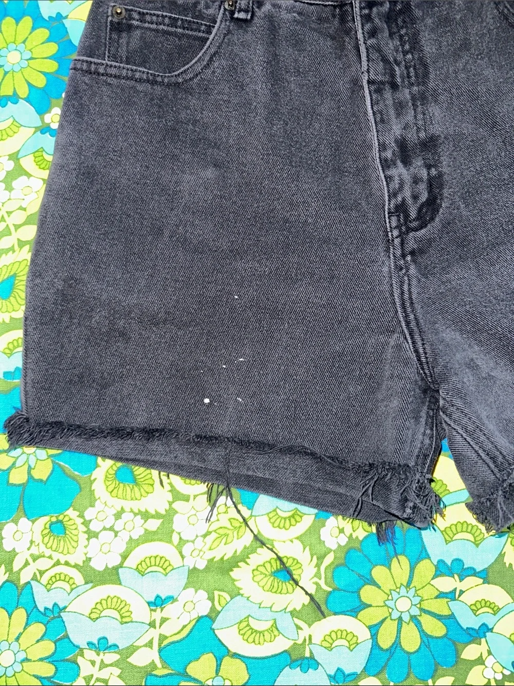 Bugle Boy y2k 90s Black High waist Denim Shorts frayed 12 paint splattered